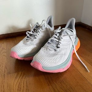 Lightly used Womens size 8.5 Hoka one one clifton edge running shoes.